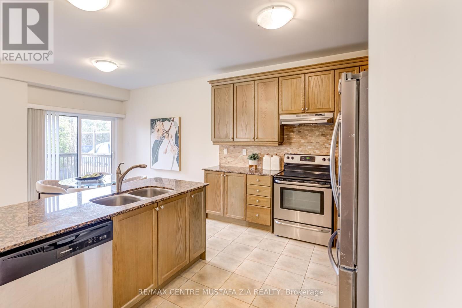 Photo 33 of 28 Rossini Drive, Richmond Hill ON