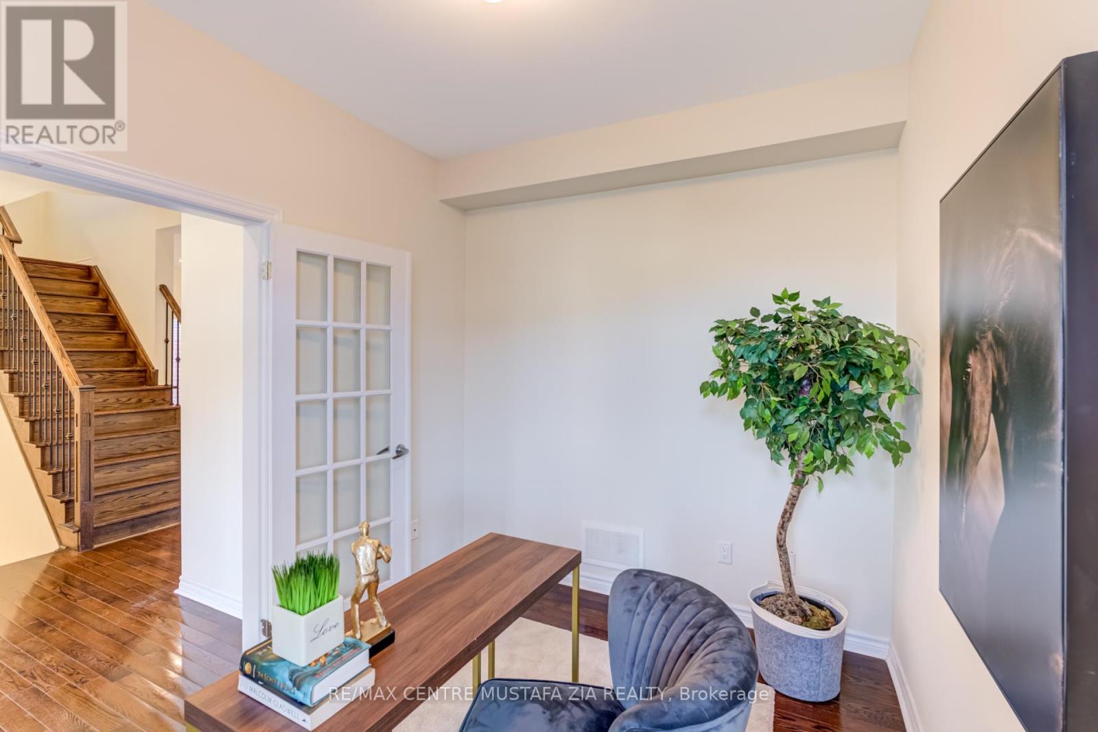 Photo 39 of 28 Rossini Drive, Richmond Hill ON