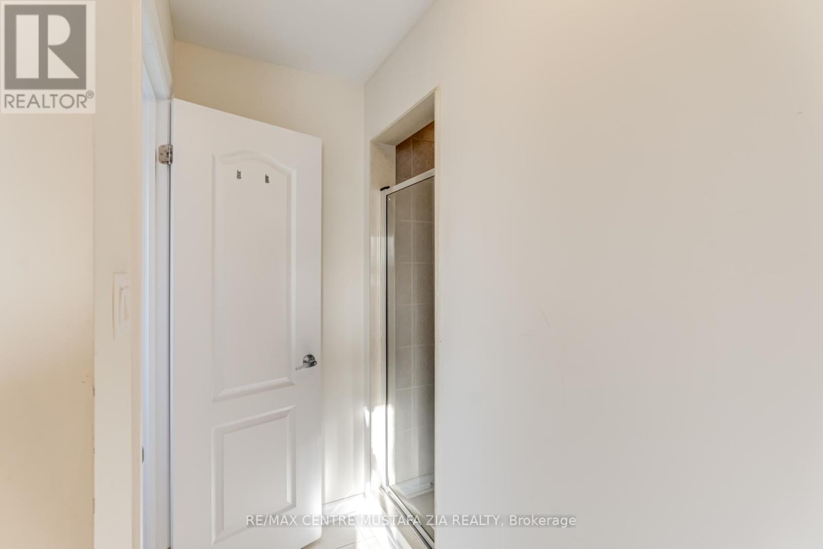 Photo 29 of 28 Rossini Drive, Richmond Hill ON