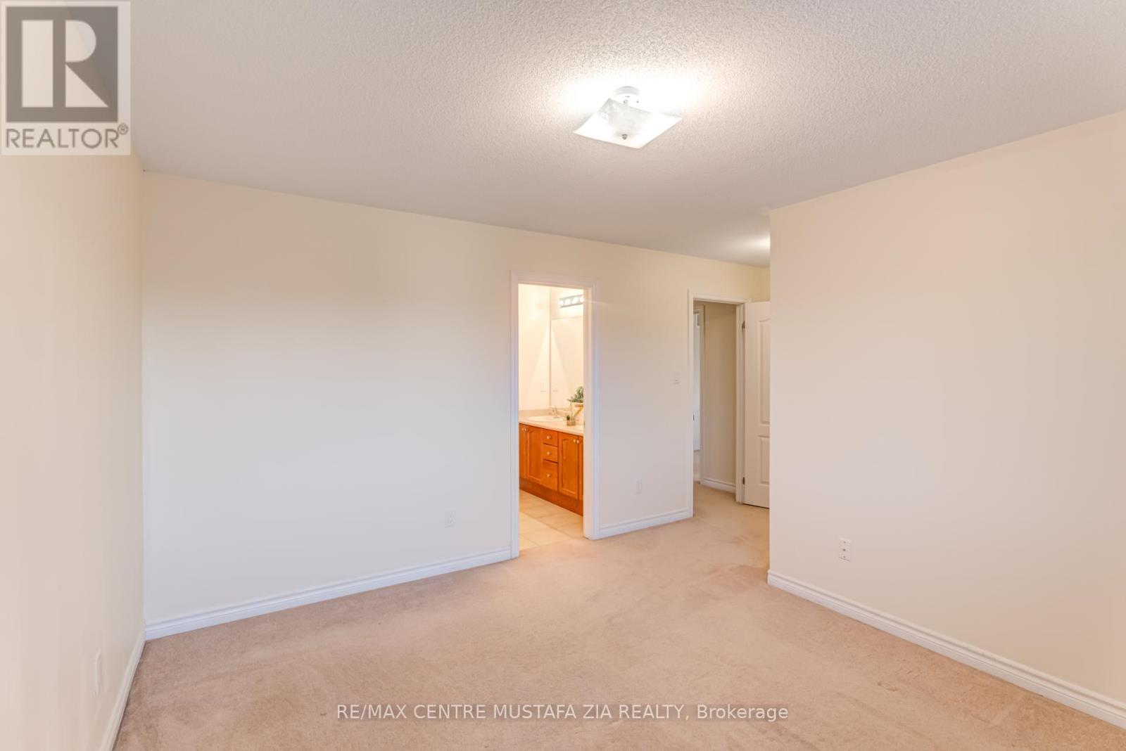 Photo 11 of 28 Rossini Drive, Richmond Hill ON