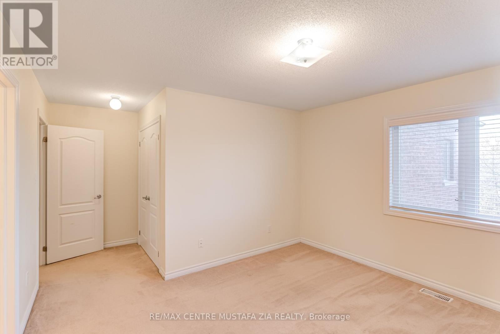 Photo 36 of 28 Rossini Drive, Richmond Hill ON