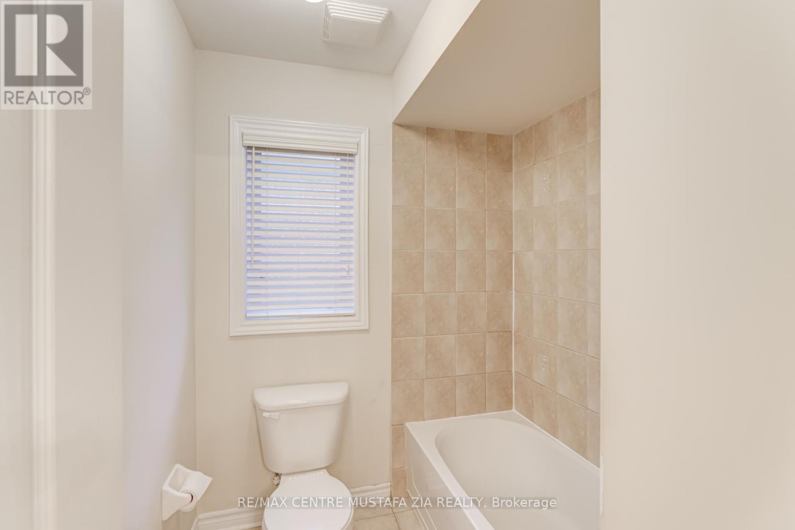 Photo 13 of 28 Rossini Drive, Richmond Hill ON