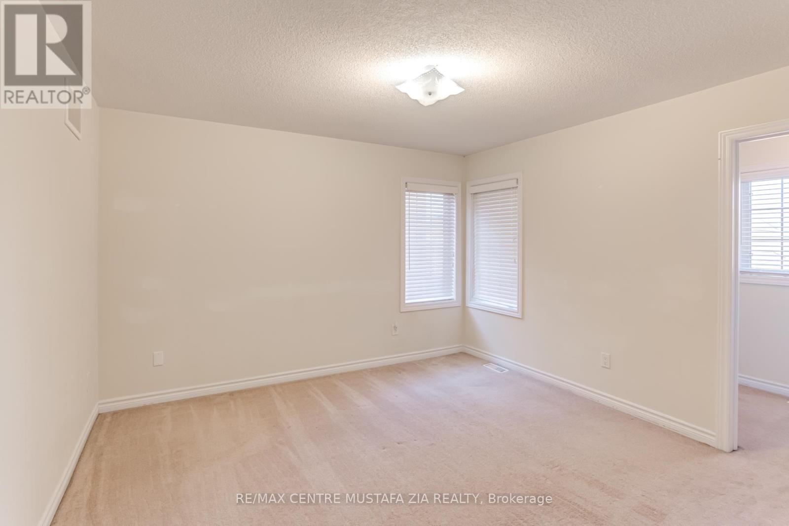 Photo 1 of 28 Rossini Drive, Richmond Hill ON