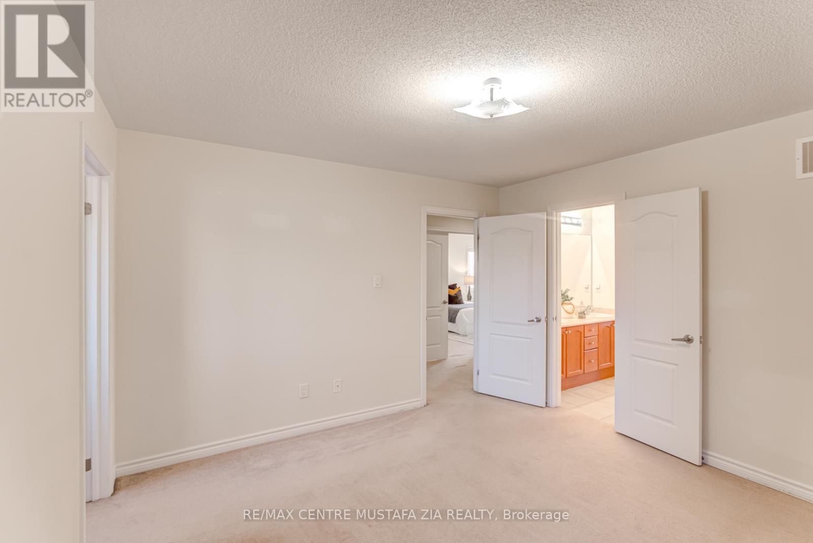 Photo 9 of 28 Rossini Drive, Richmond Hill ON