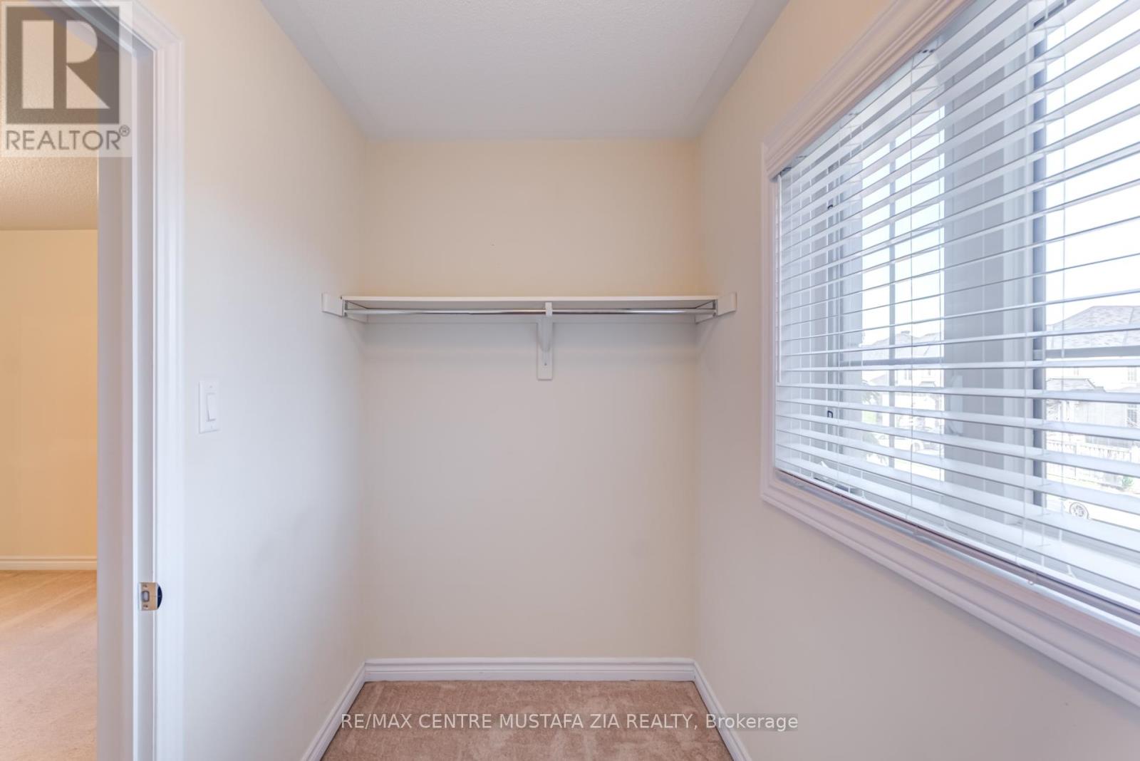 Photo 18 of 28 Rossini Drive, Richmond Hill ON