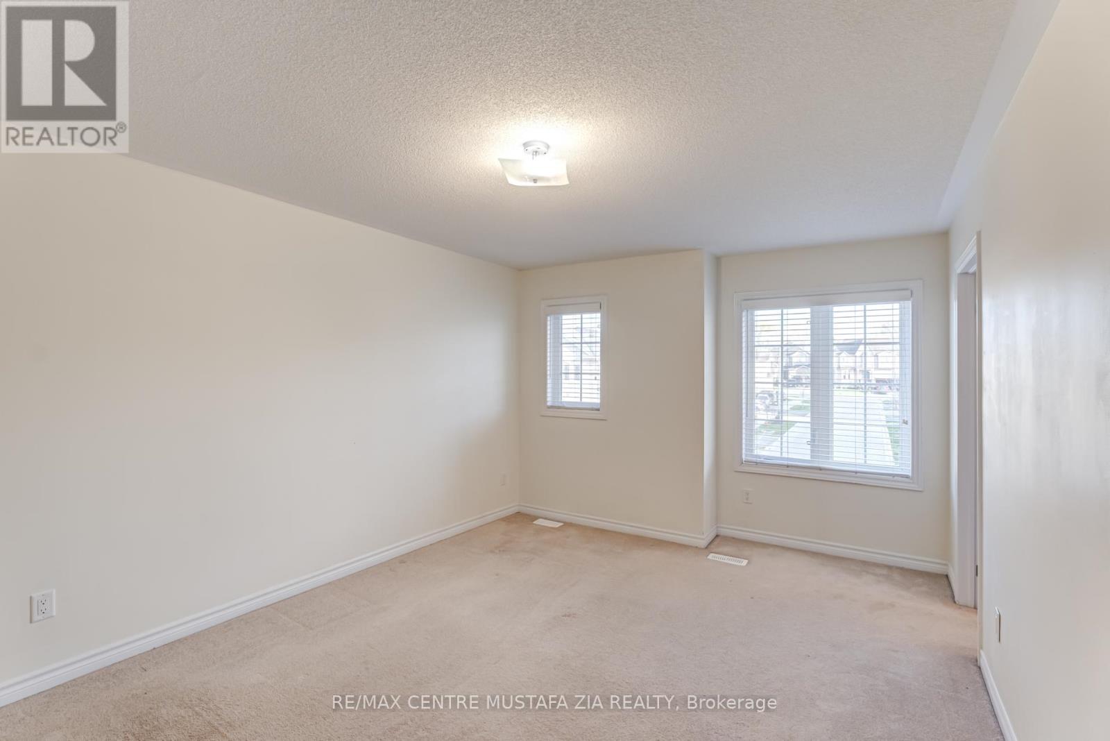 Photo 14 of 28 Rossini Drive, Richmond Hill ON