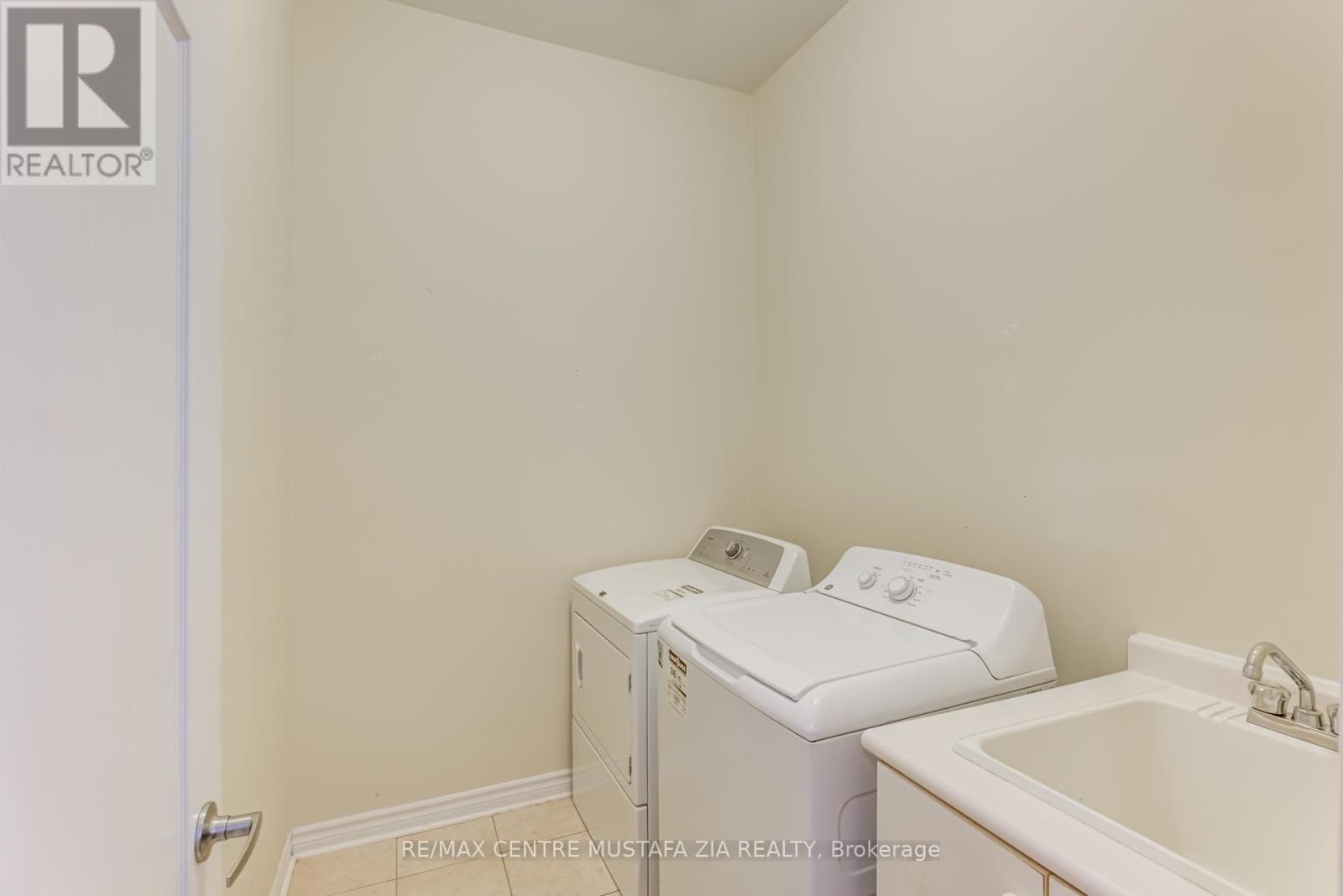 Photo 24 of 28 Rossini Drive, Richmond Hill ON