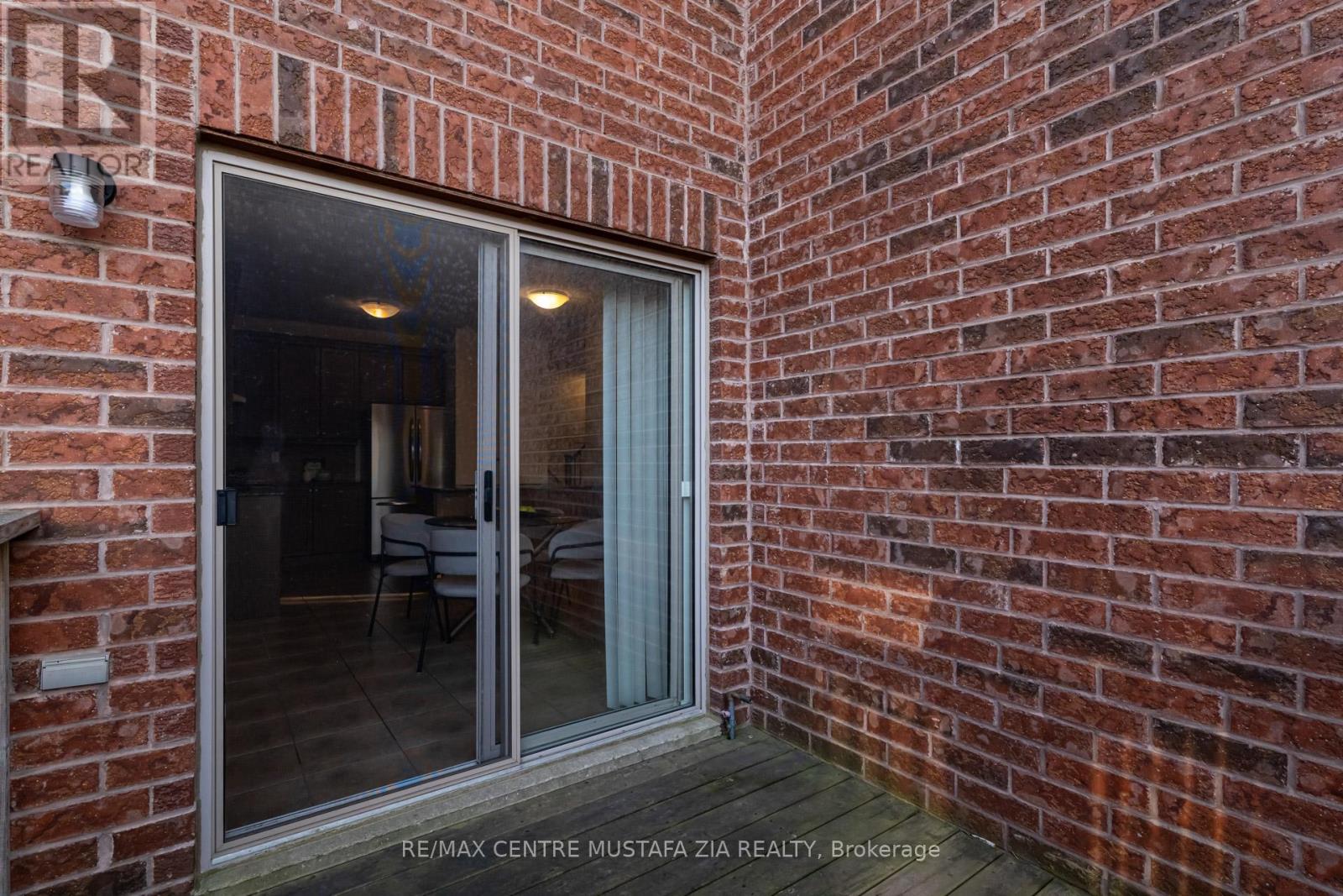 Photo 15 of 28 Rossini Drive, Richmond Hill ON