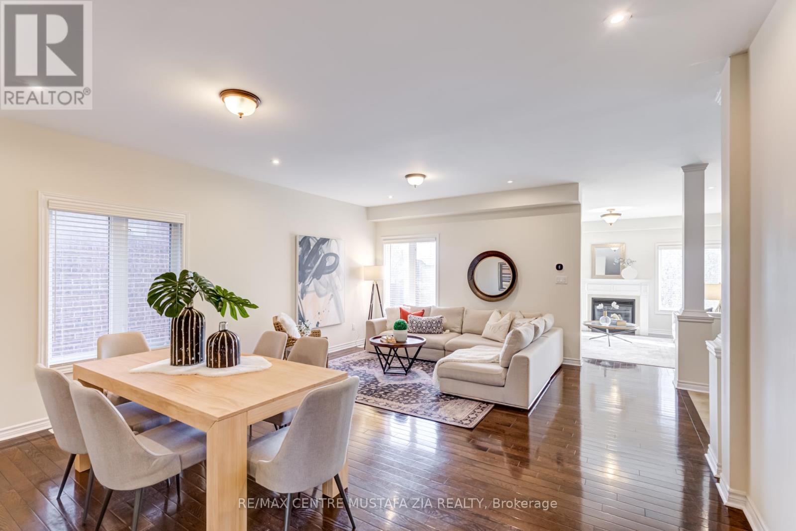 Photo 20 of 28 Rossini Drive, Richmond Hill ON