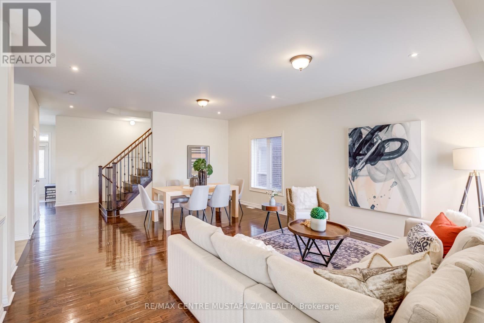 Photo 12 of 28 Rossini Drive, Richmond Hill ON