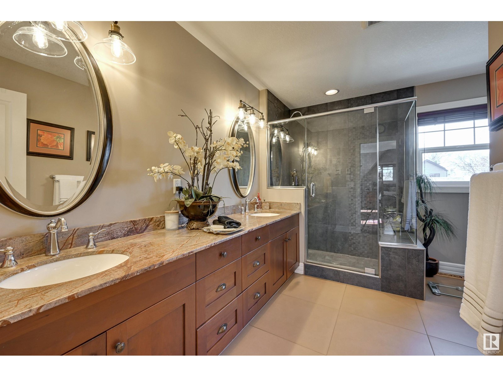 Photo 23 of 10534 135 St Nw, Edmonton AB