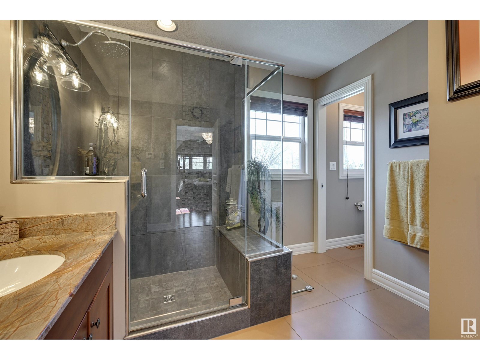 Photo 16 of 10534 135 St Nw, Edmonton AB