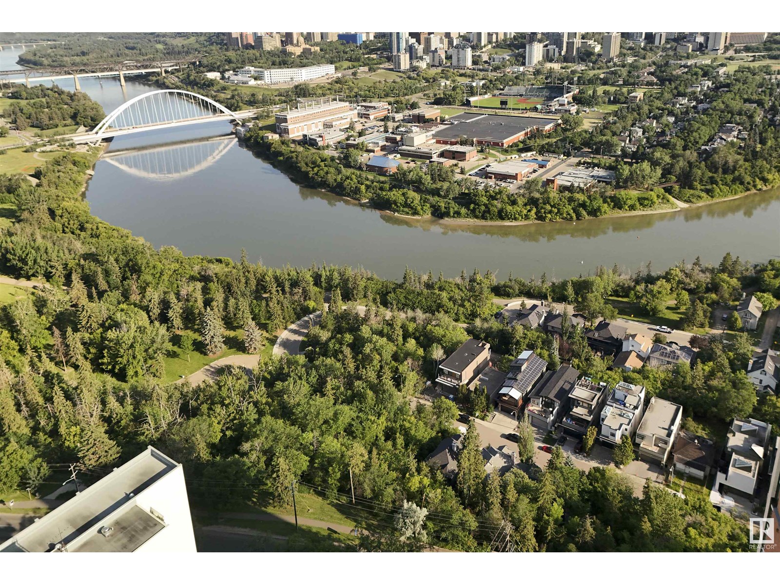 Photo 3 of 10065 90 Av Nw, Edmonton AB