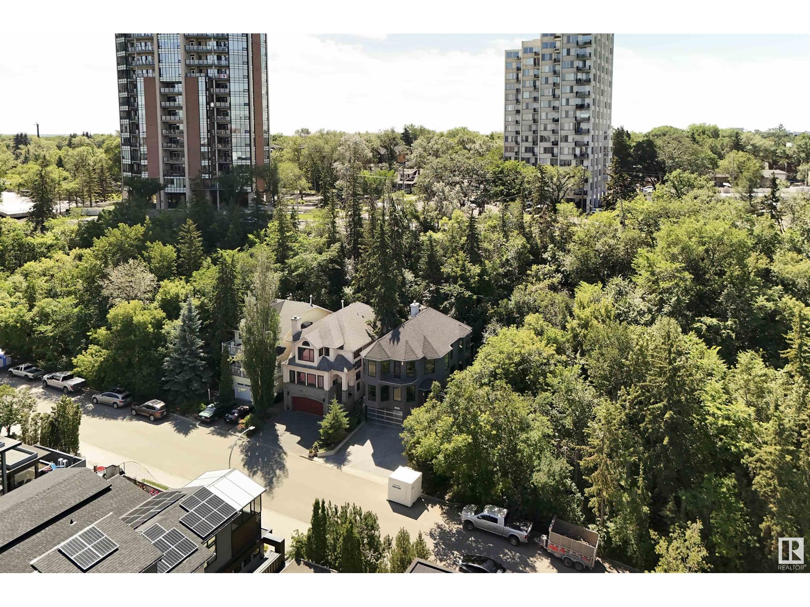 Photo 8 of 10065 90 Av Nw, Edmonton AB