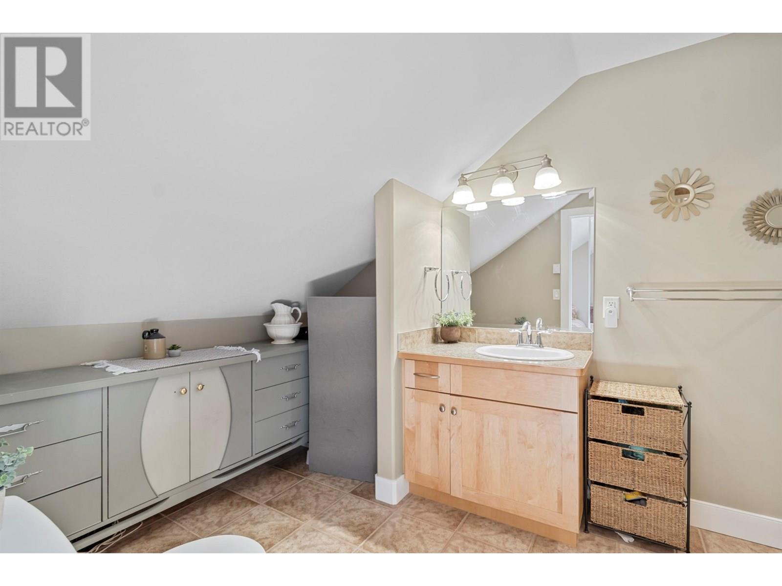 Photo 28 of 2802 Henstridge Road Unit 9, Sorrento BC