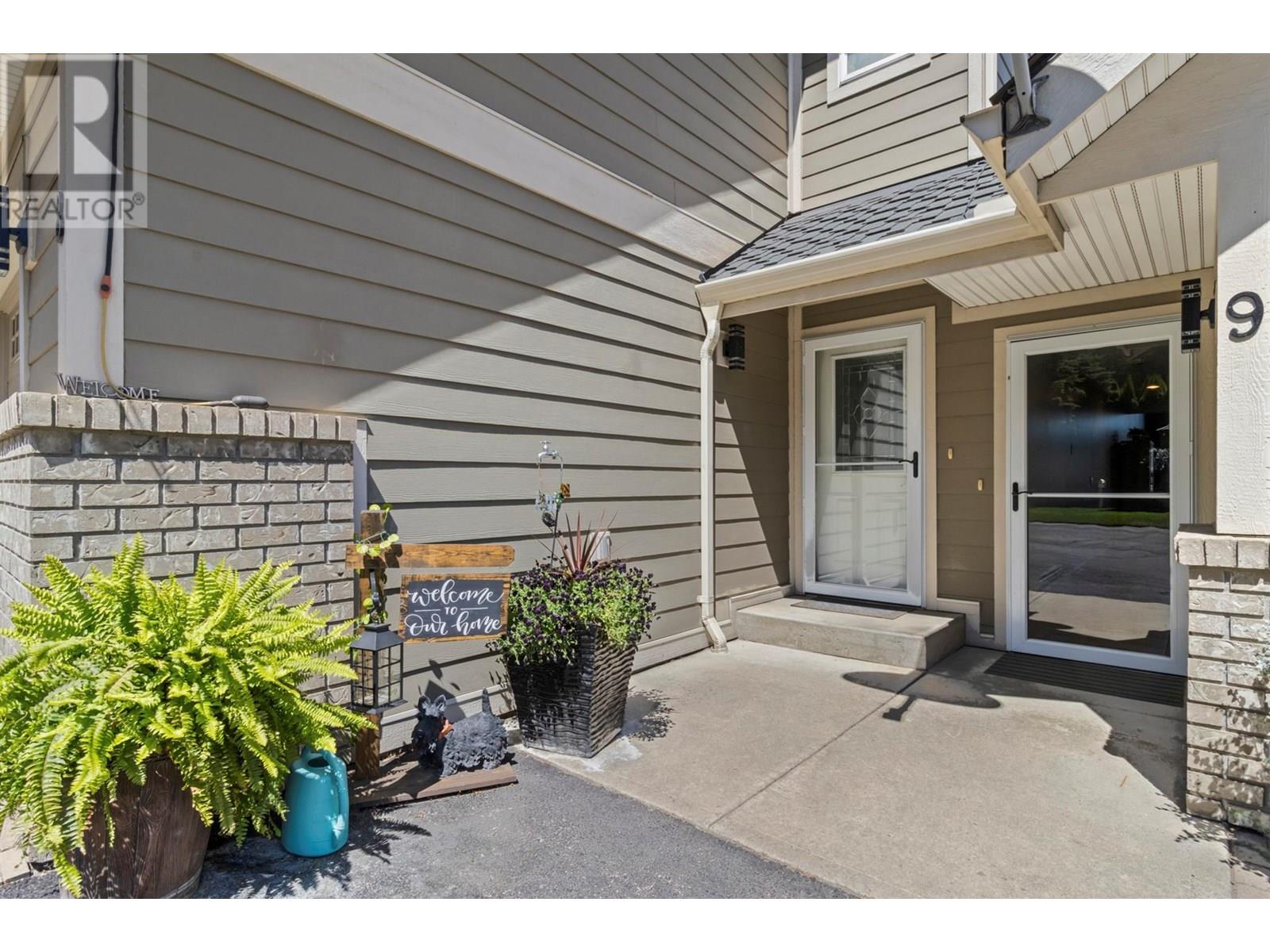 Photo 5 of 2802 Henstridge Road Unit 9, Sorrento BC