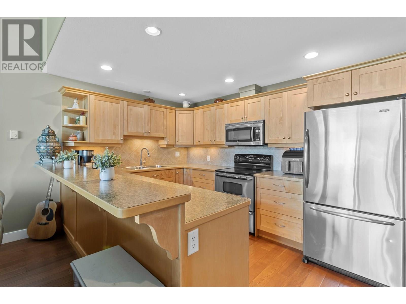Photo 16 of 2802 Henstridge Road Unit 9, Sorrento BC