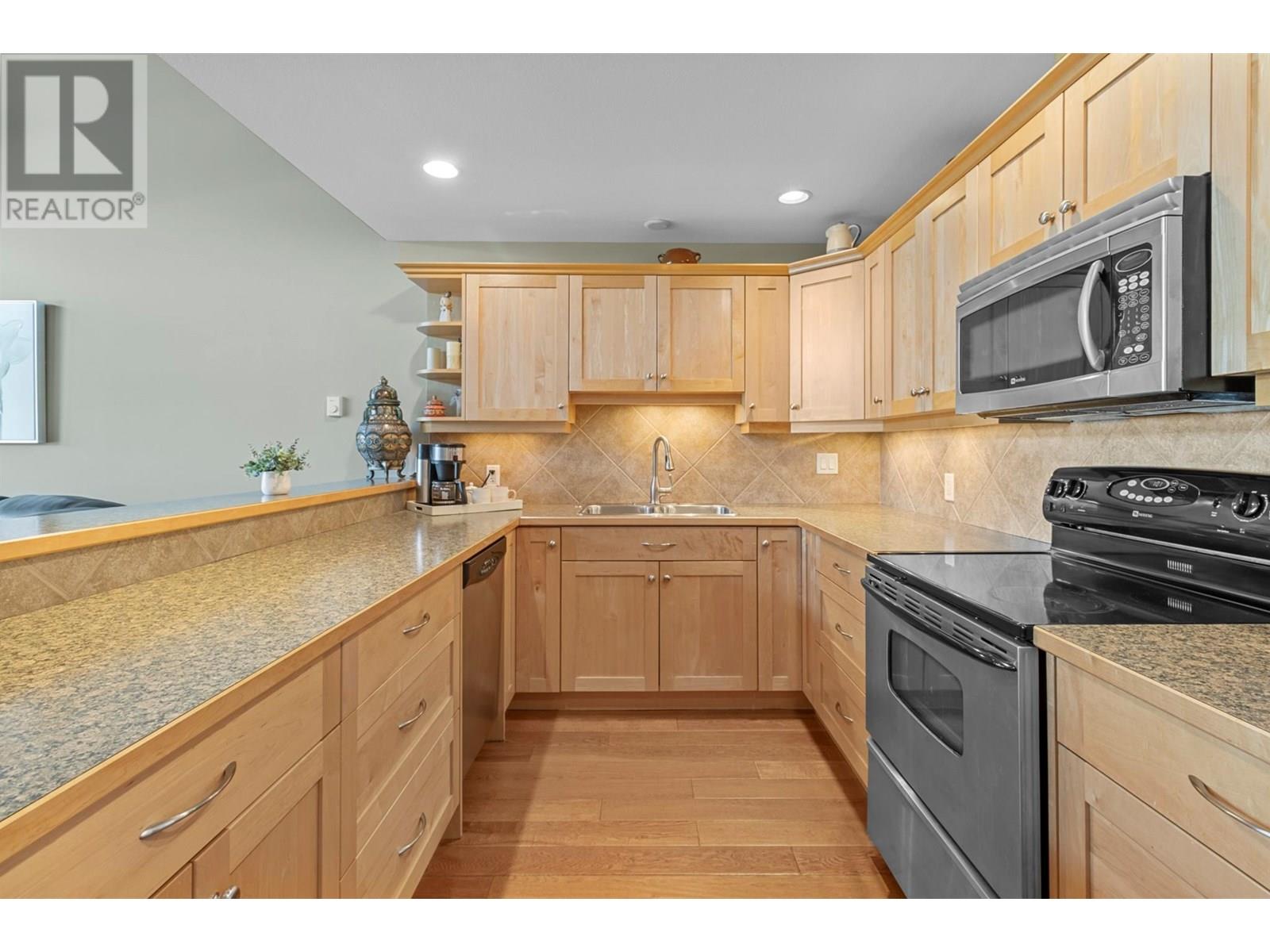 Photo 17 of 2802 Henstridge Road Unit 9, Sorrento BC