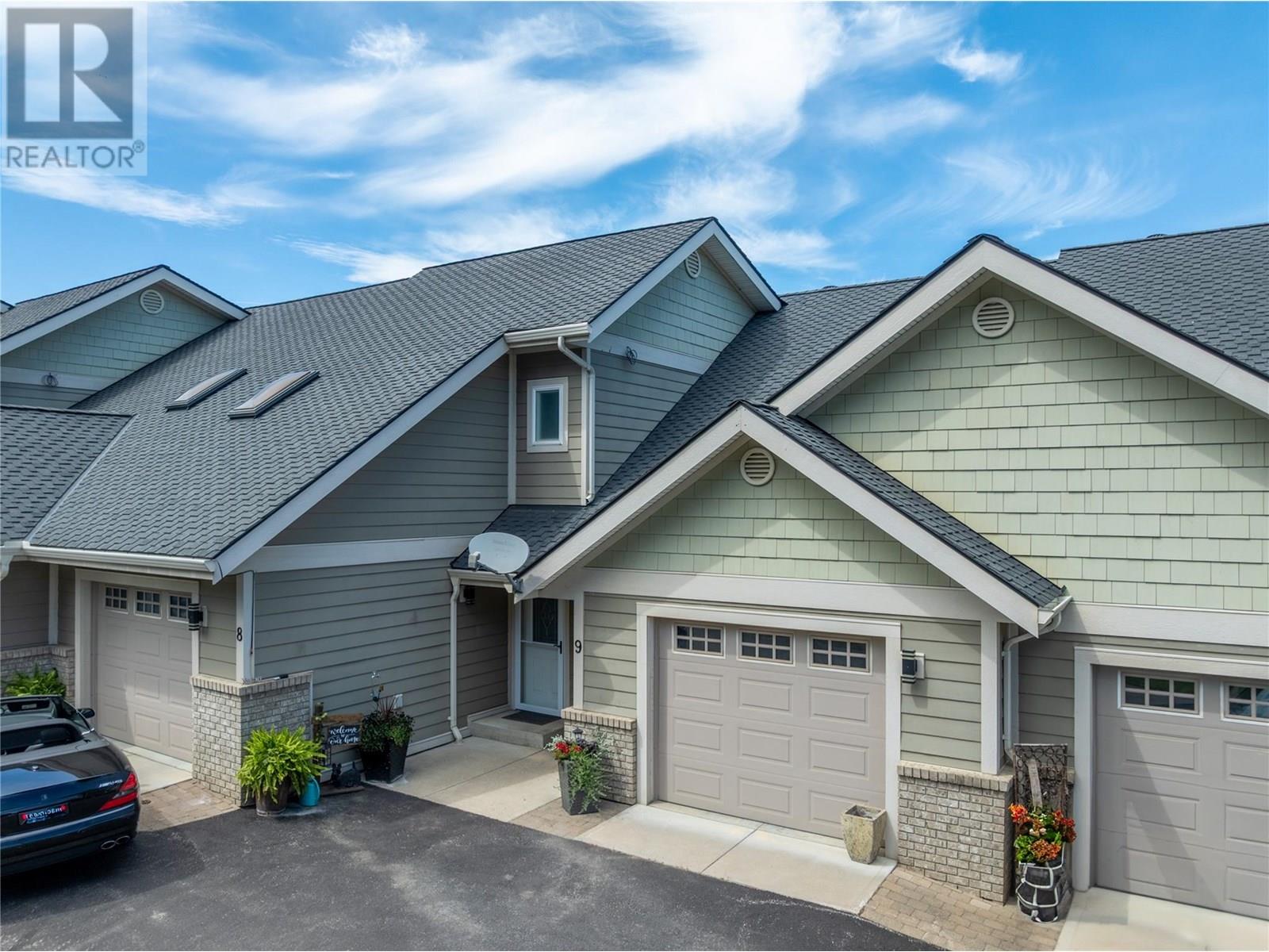 Photo 4 of 2802 Henstridge Road Unit 9, Sorrento BC
