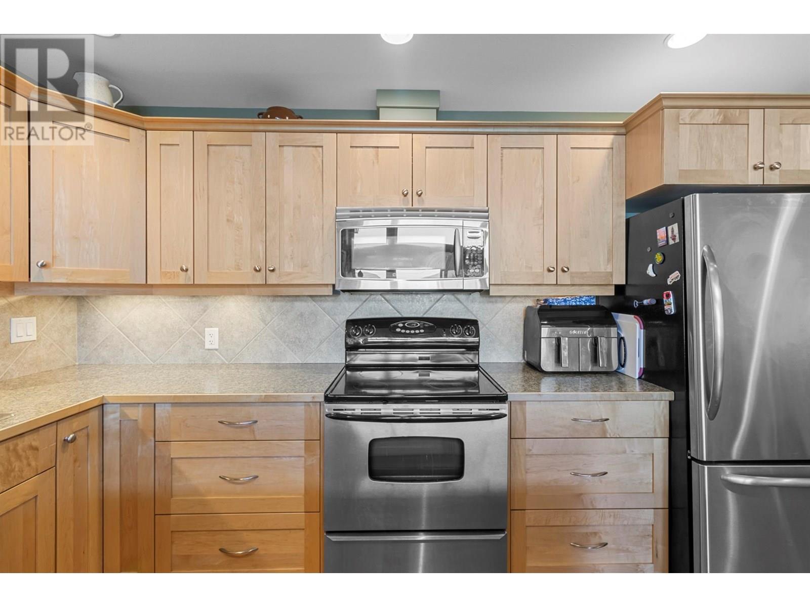 Photo 18 of 2802 Henstridge Road Unit 9, Sorrento BC