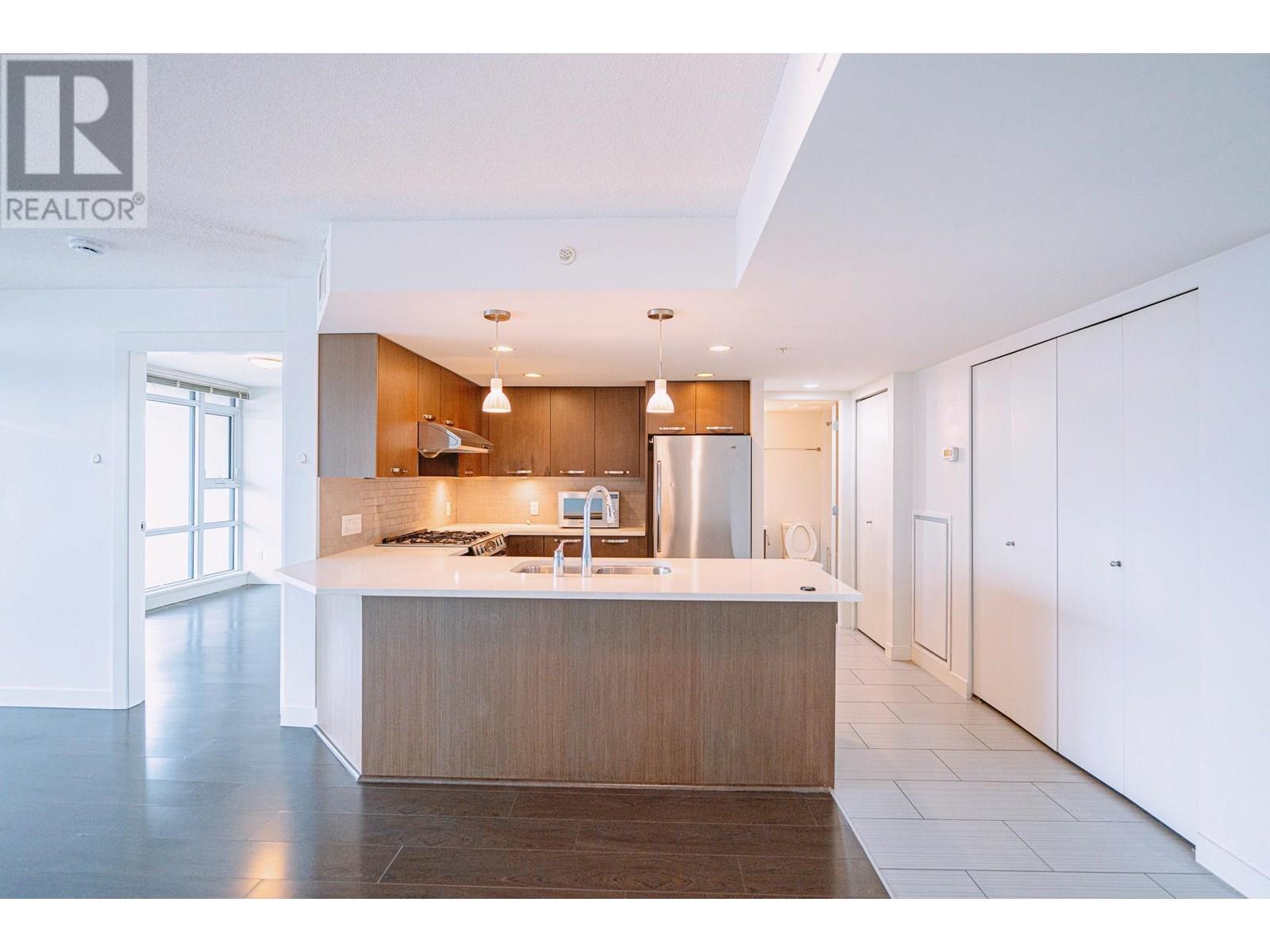 Photo 3 of 1210 6888 Cooney Road, Richmond BC