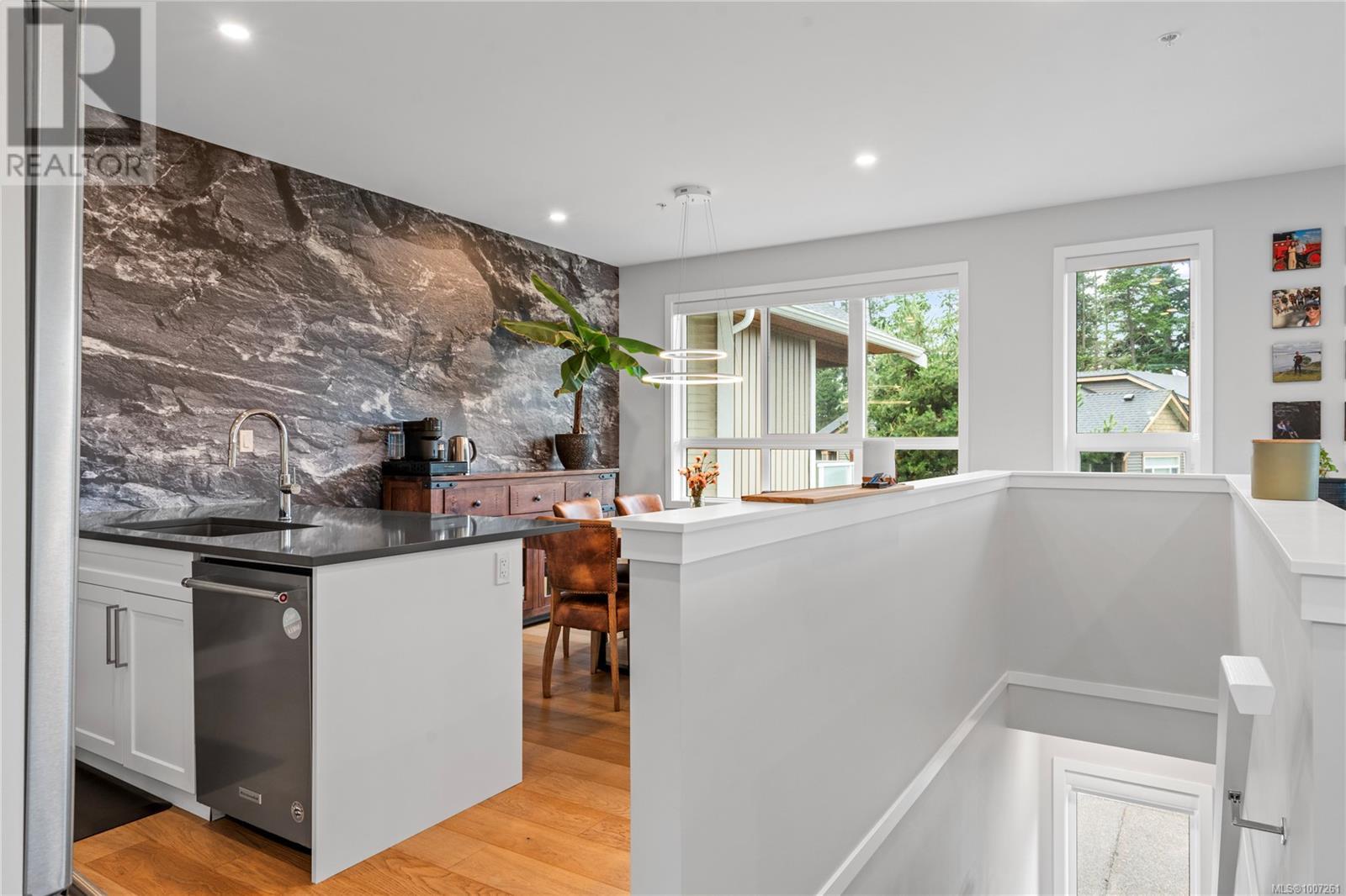 Photo 8 of 3316 Fireweed Way, Nanaimo BC
