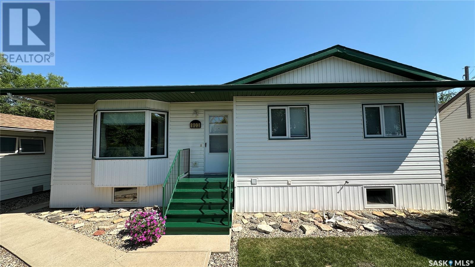 Photo 13 of 903 104th Avenue, Tisdale SK