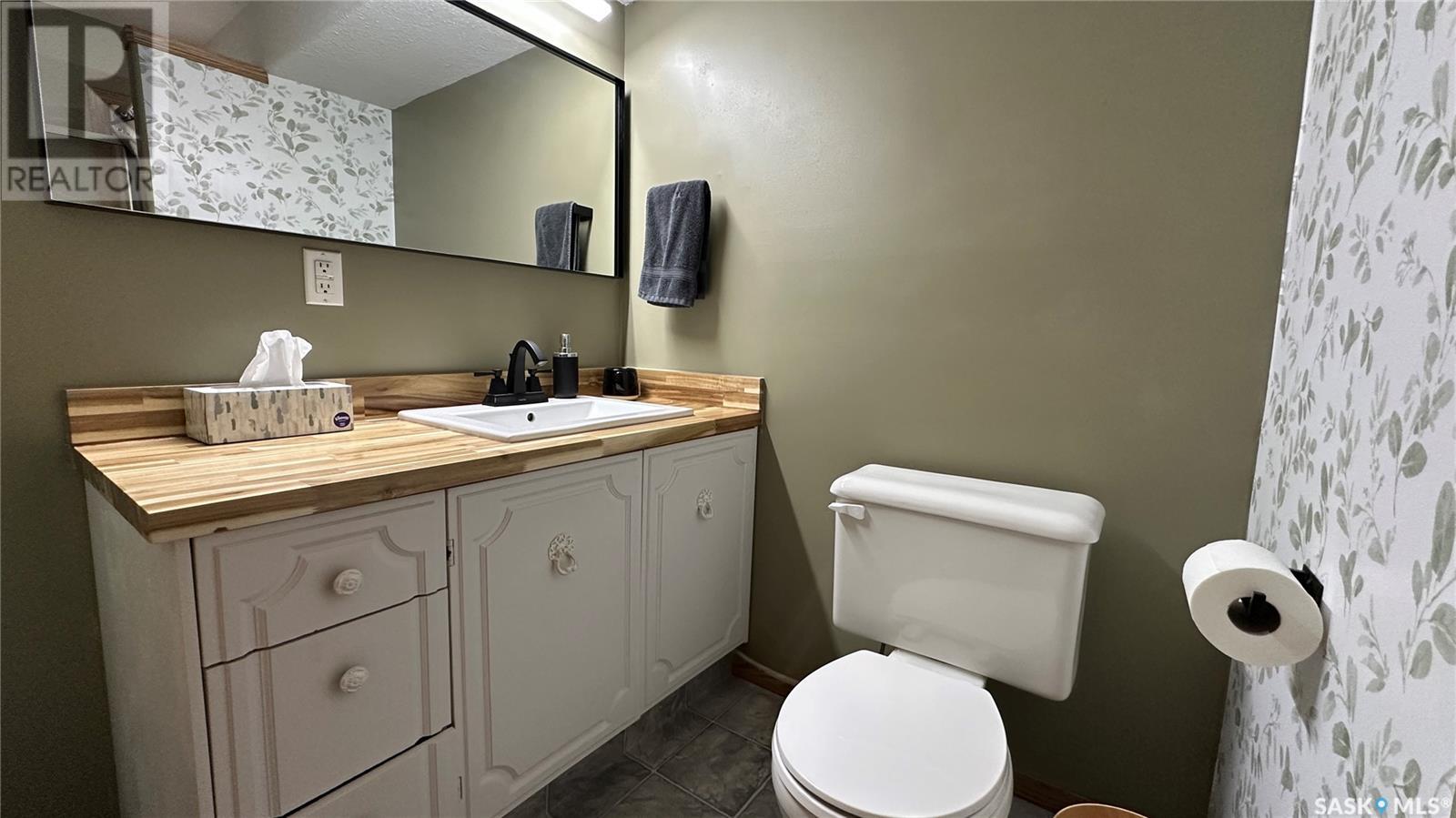 Photo 11 of 903 104th Avenue, Tisdale SK