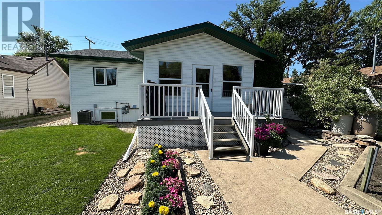 Photo 36 of 903 104th Avenue, Tisdale SK