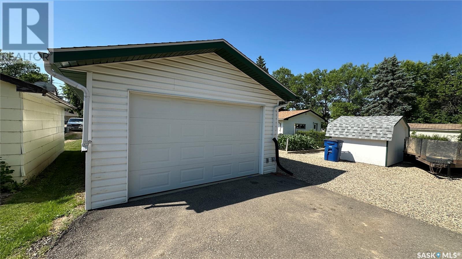 Photo 24 of 903 104th Avenue, Tisdale SK
