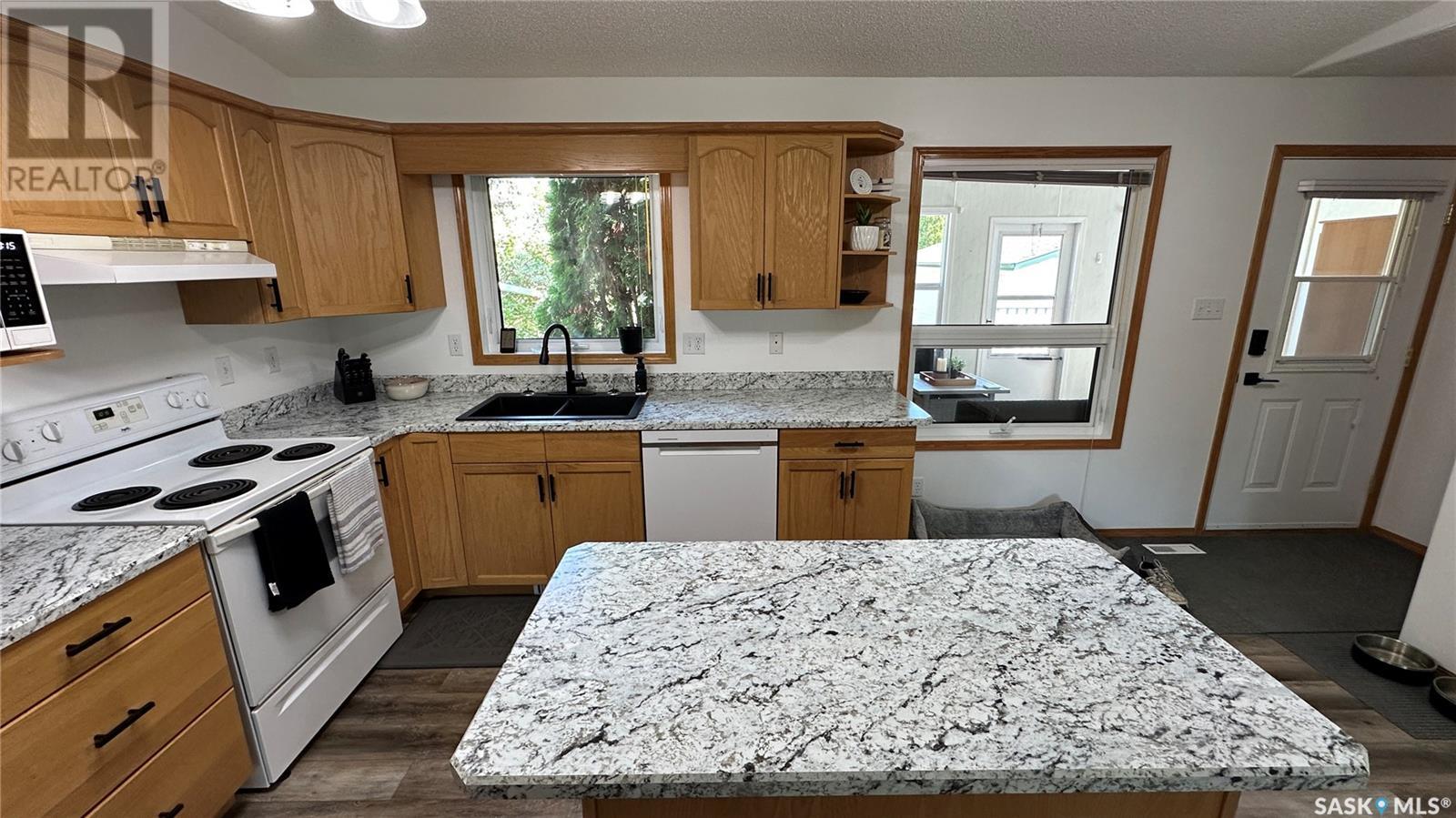 Photo 12 of 903 104th Avenue, Tisdale SK