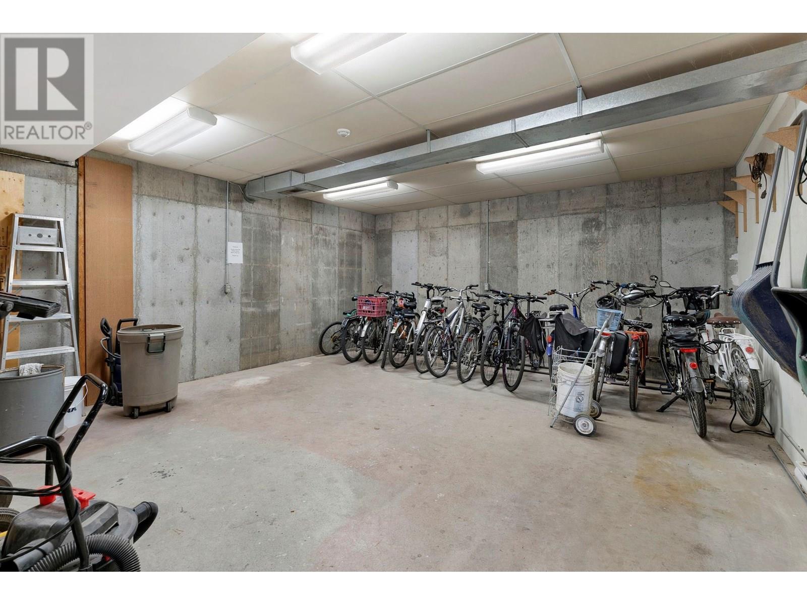 302 1249 Pacific Avenue, Kelowna