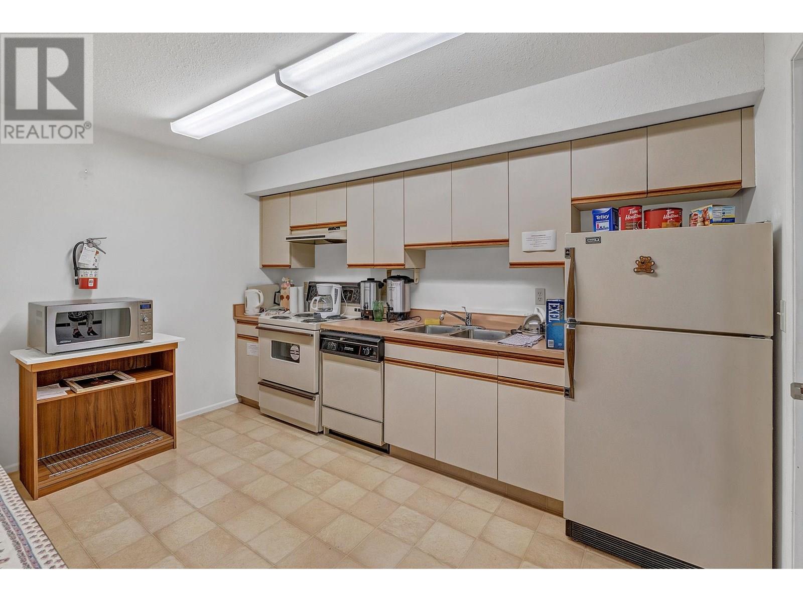 302 1249 Pacific Avenue, Kelowna