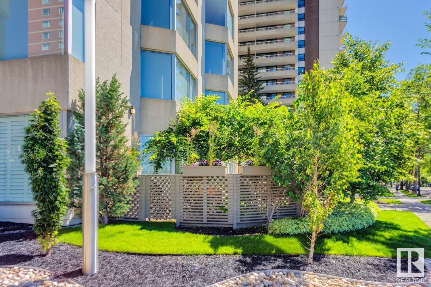 Photo 13 of 102 11826 100 Av Nw, Edmonton AB