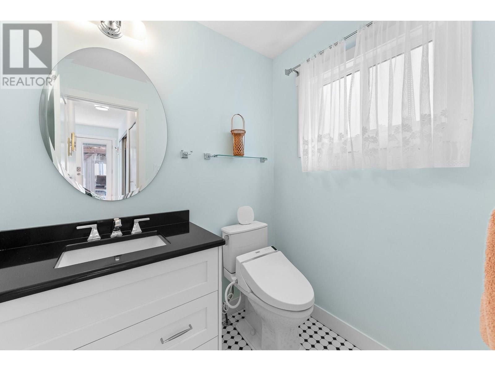  721 Fuller Avenue, Kelowna
