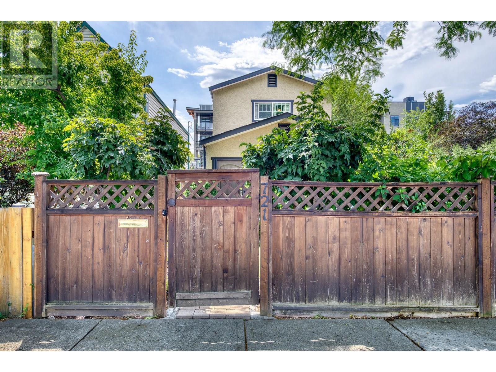  721 Fuller Avenue, Kelowna