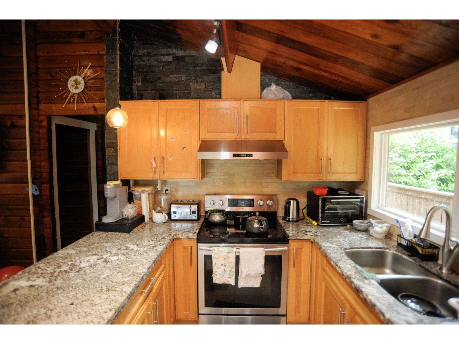Photo 18 of 12730 15 A Avenue, Surrey BC