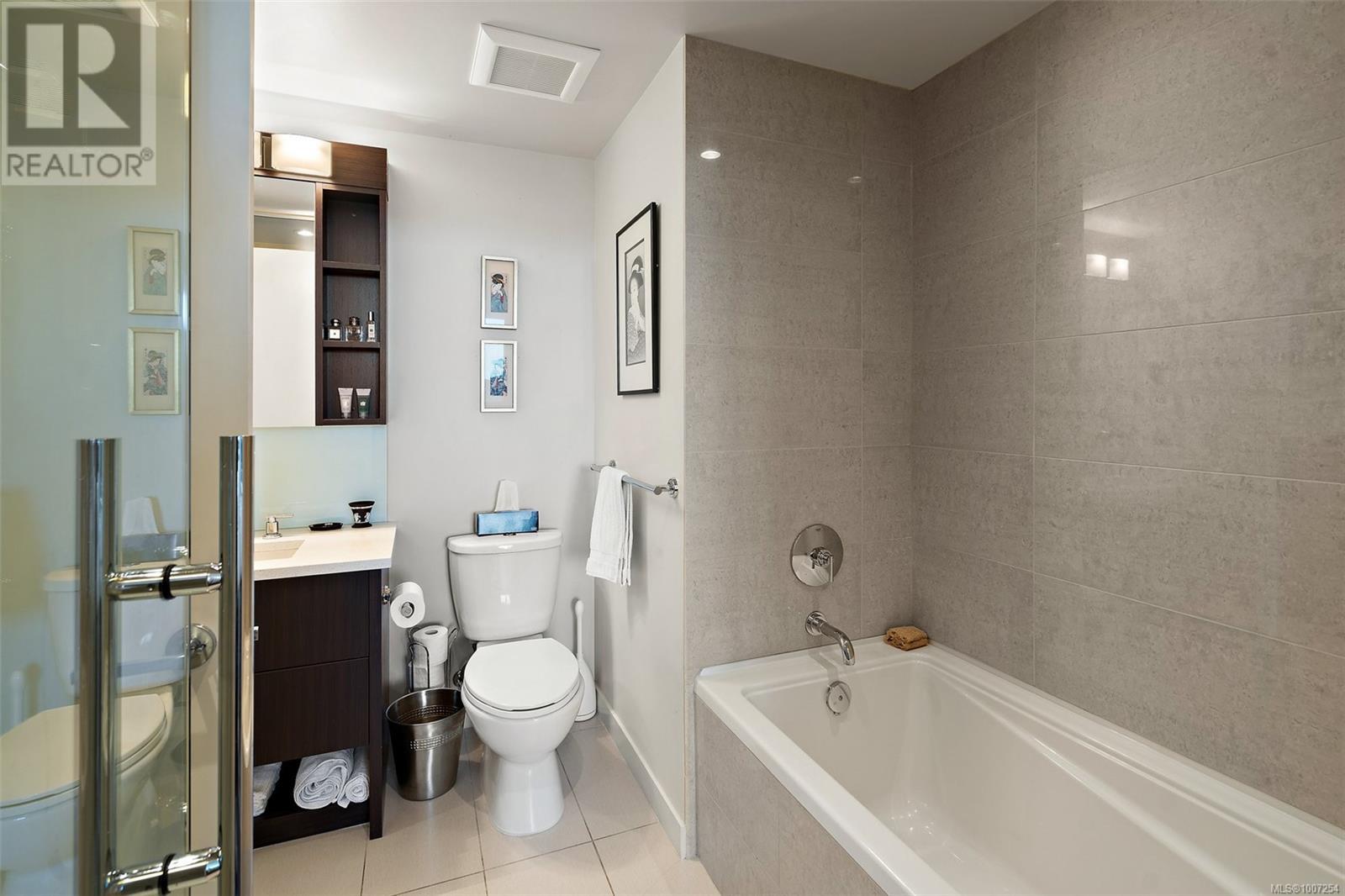 Photo 12 of 504 608 Broughton St, Victoria BC