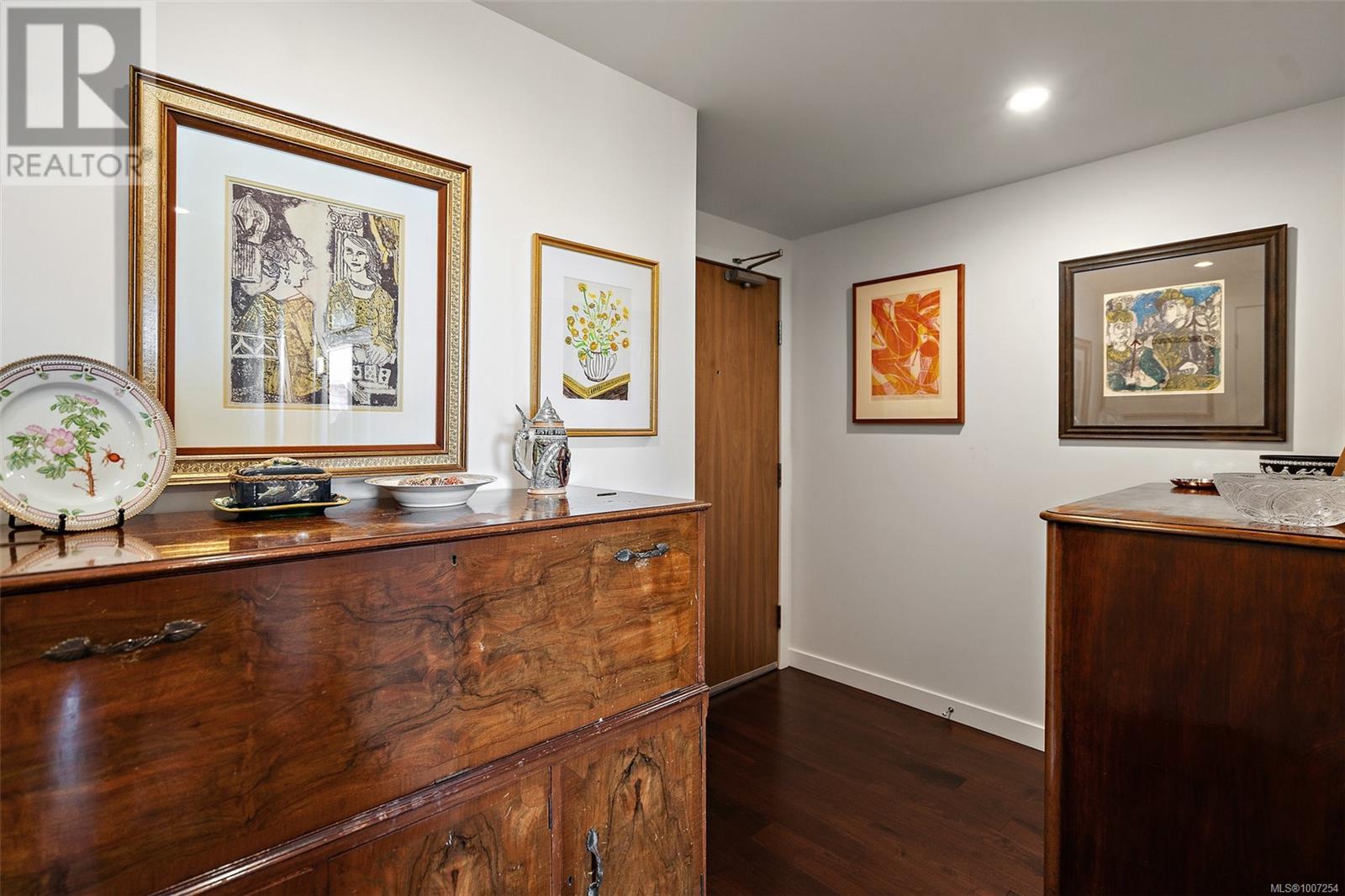 Photo 3 of 504 608 Broughton St, Victoria BC
