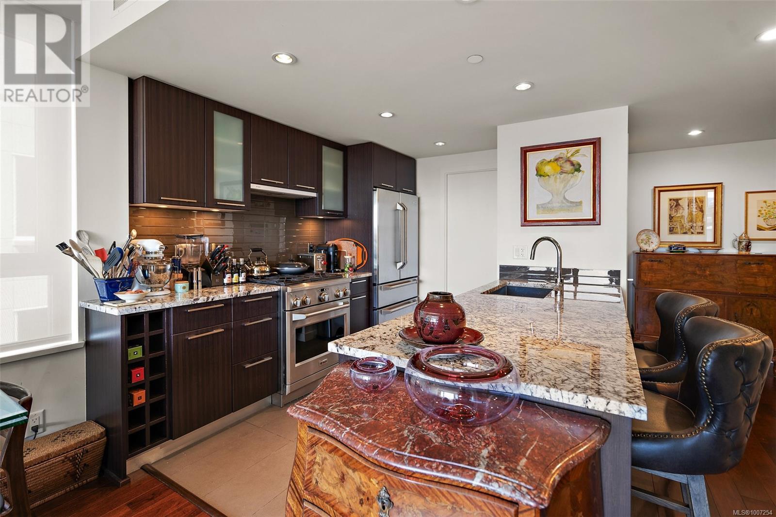 Photo 6 of 504 608 Broughton St, Victoria BC