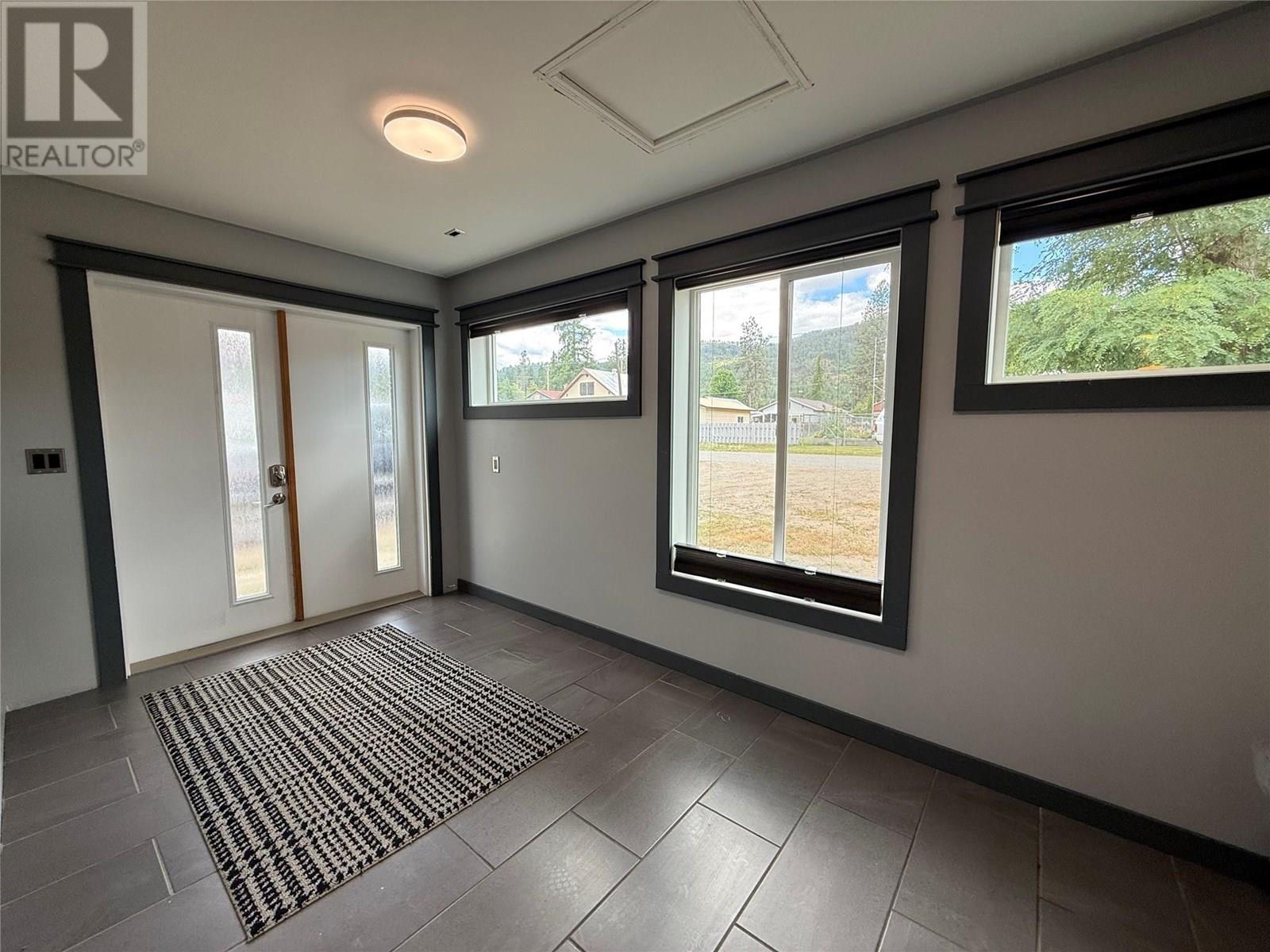 1640 Ode Road, Christina Lake