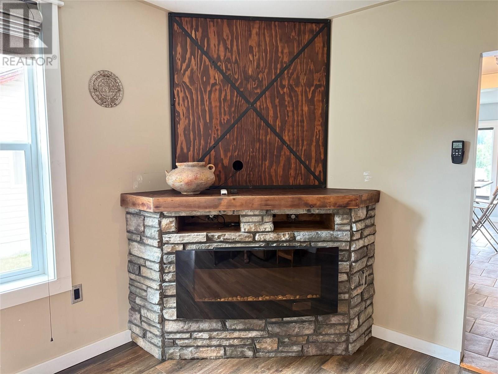 1640 Ode Road, Christina Lake