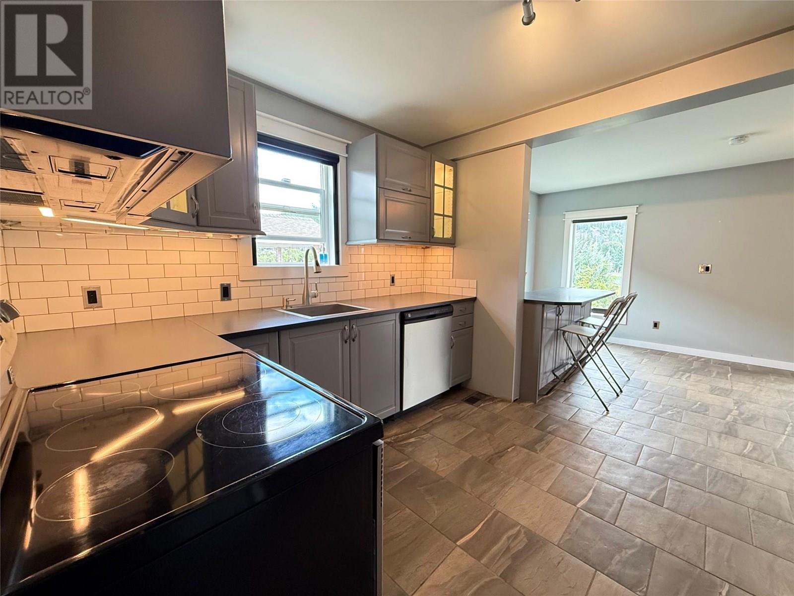 1640 Ode Road, Christina Lake