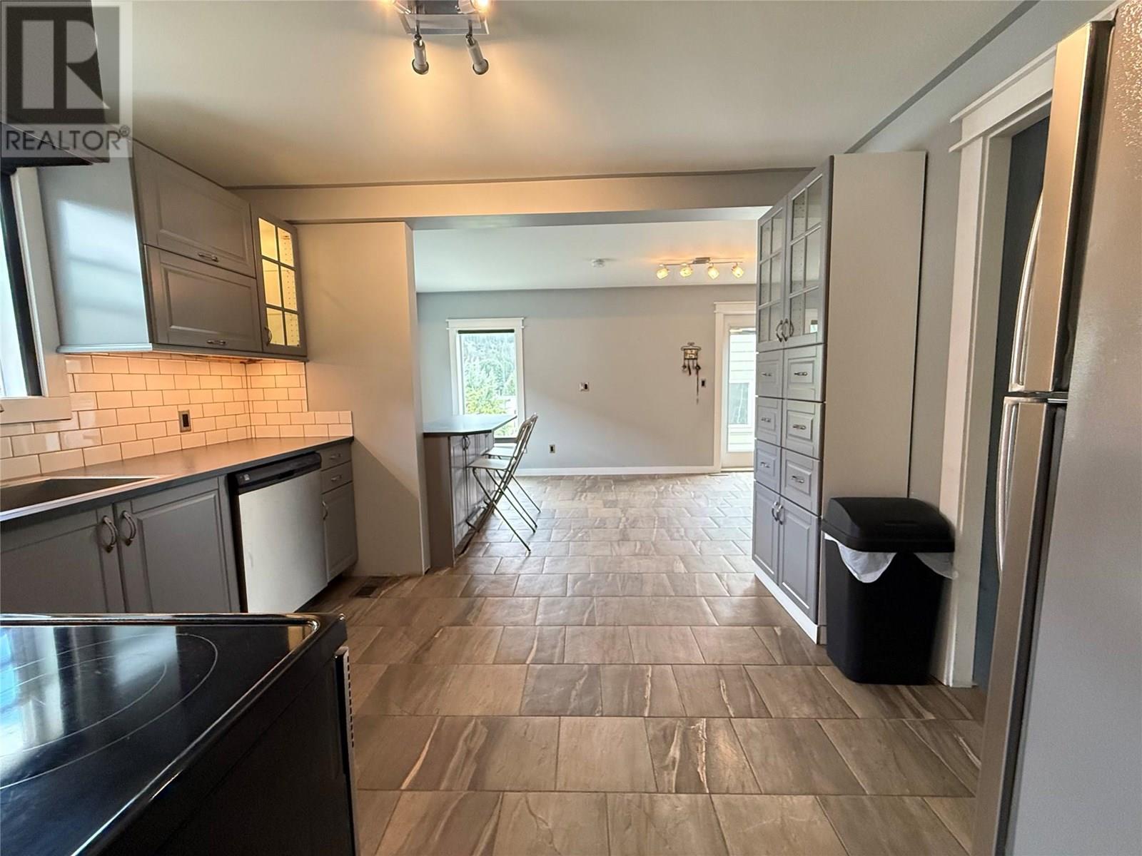 1640 Ode Road, Christina Lake
