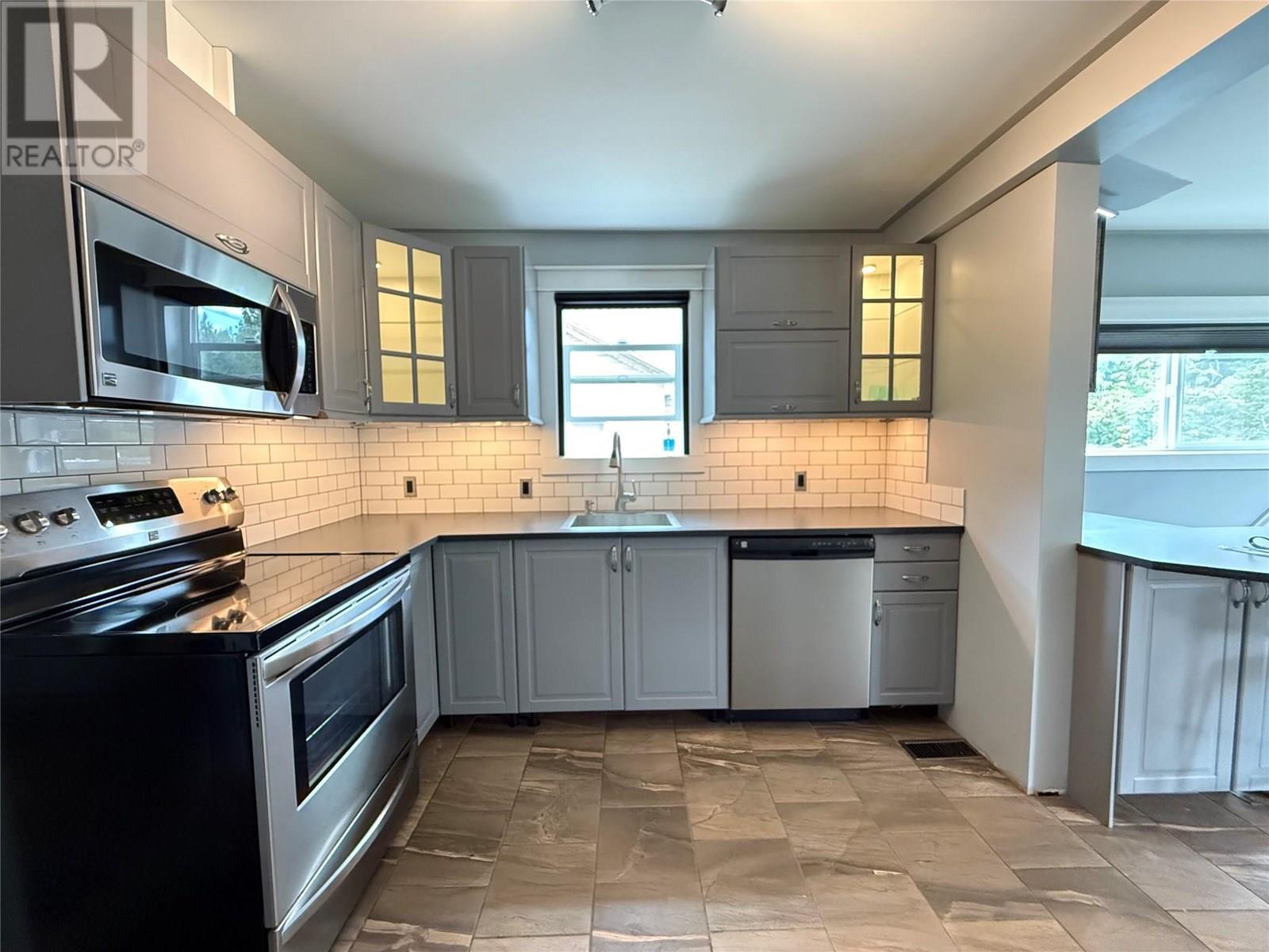 1640 Ode Road, Christina Lake