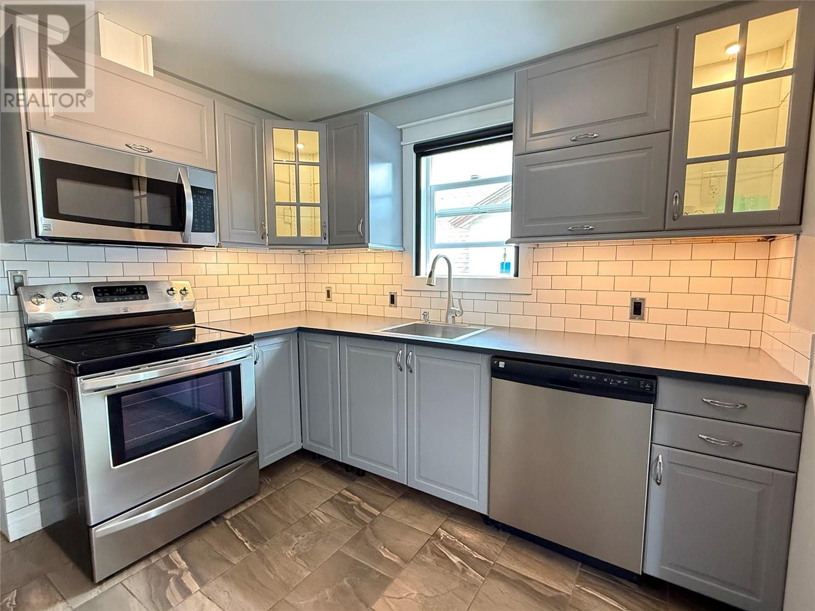 1640 Ode Road, Christina Lake