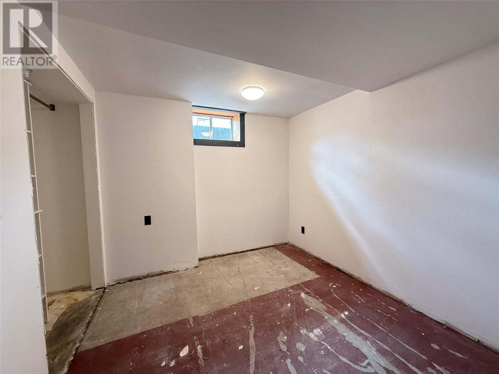 1640 Ode Road, Christina Lake