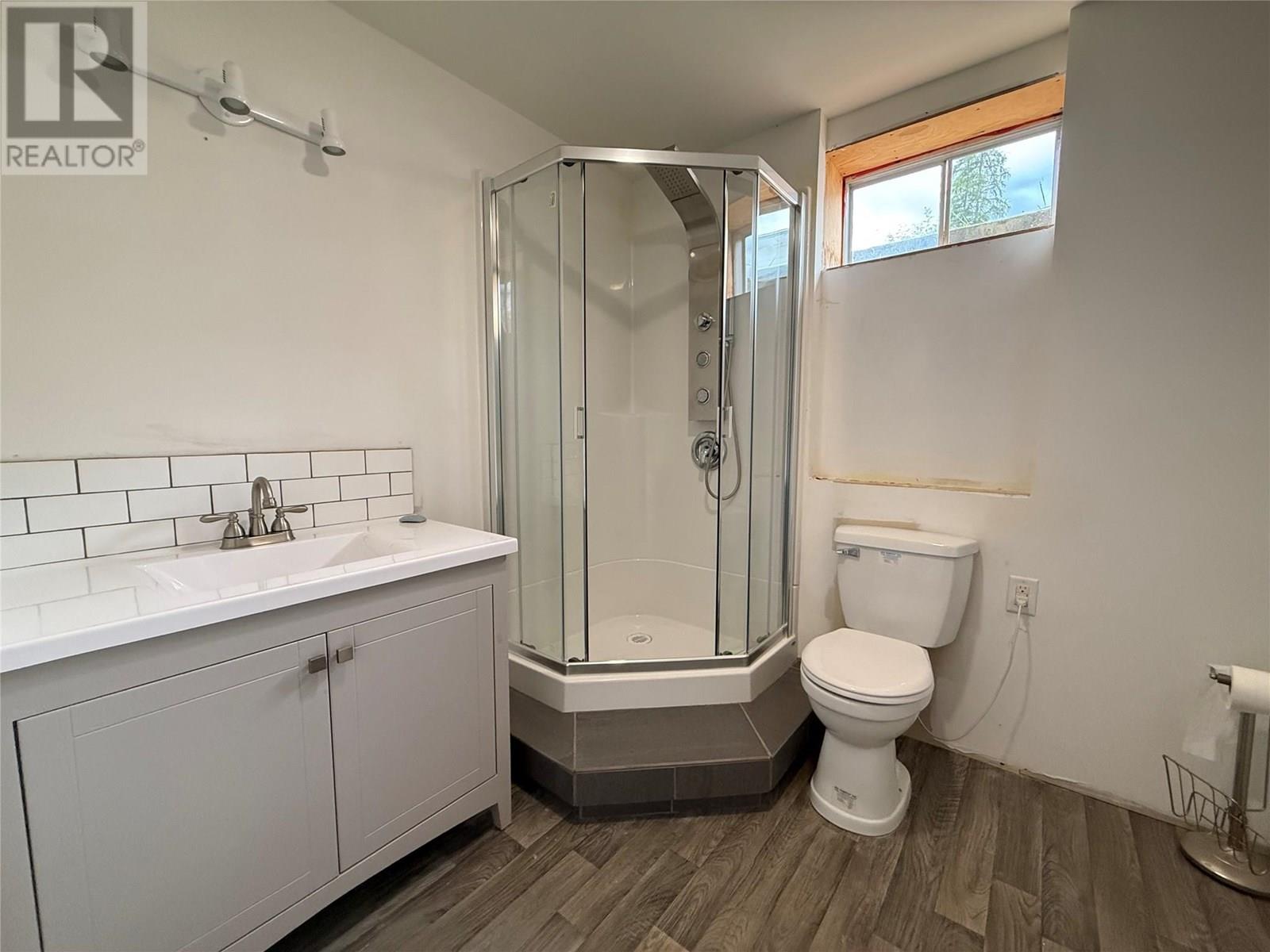 1640 Ode Road, Christina Lake