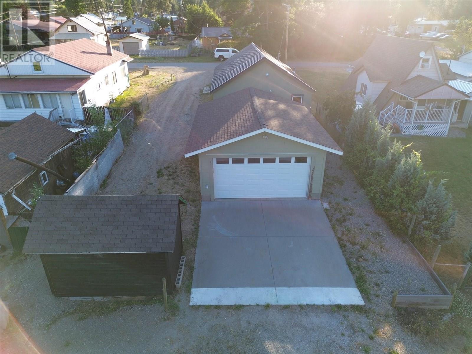 1640 Ode Road, Christina Lake