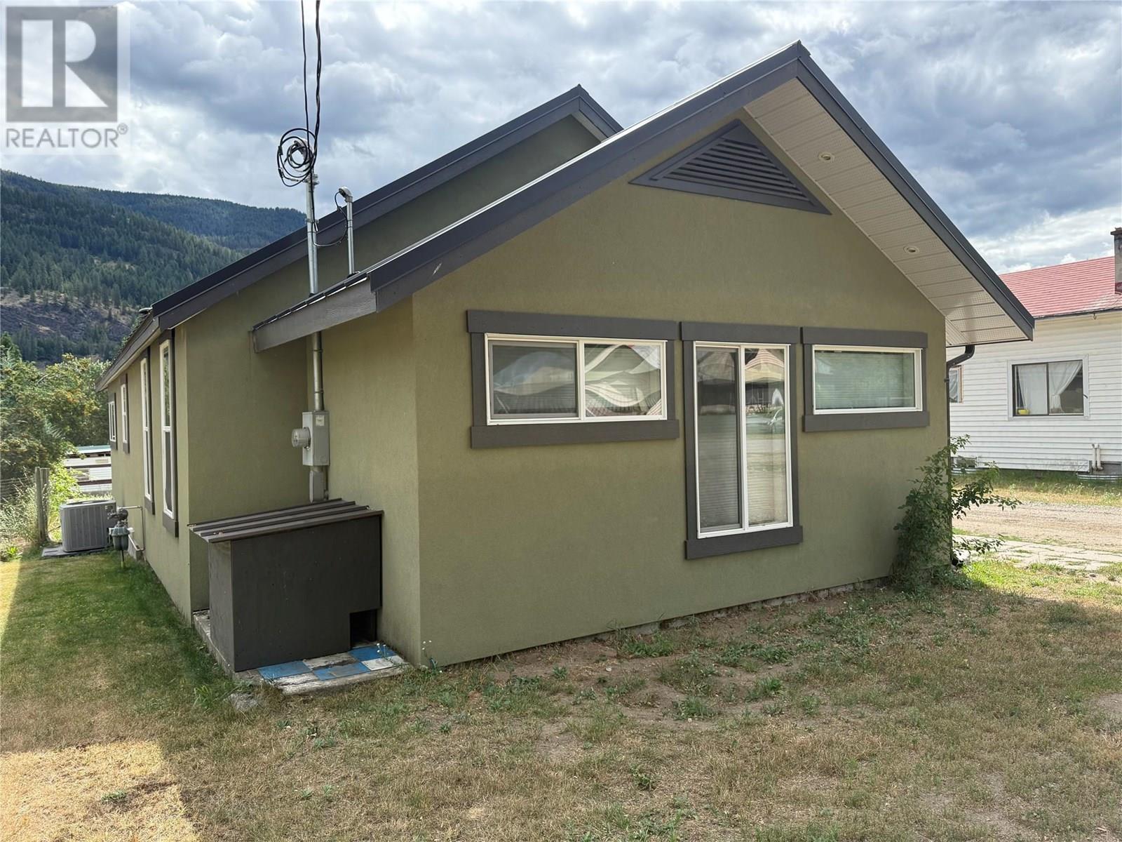 1640 Ode Road, Christina Lake